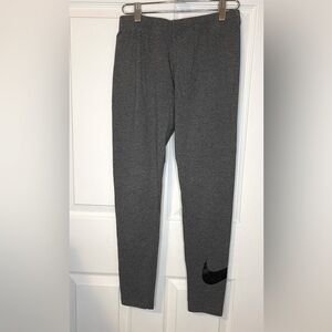 NIKE Sportswear Classic Women’s High Waisted Graphic Leggings